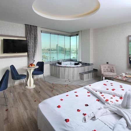 Adana Taskoeprue Hotel Eksteriør billede