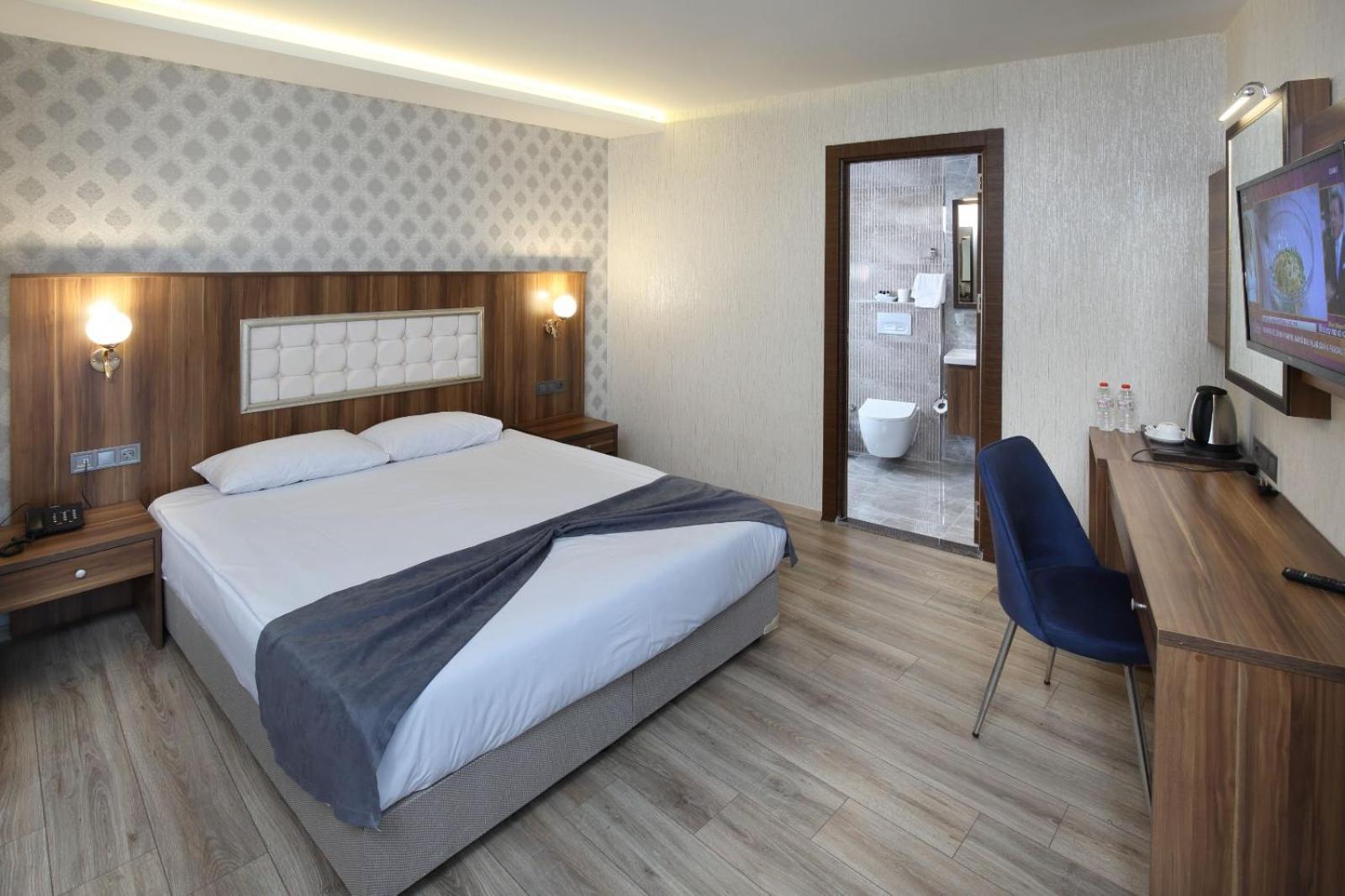 Adana Taskoeprue Hotel Eksteriør billede