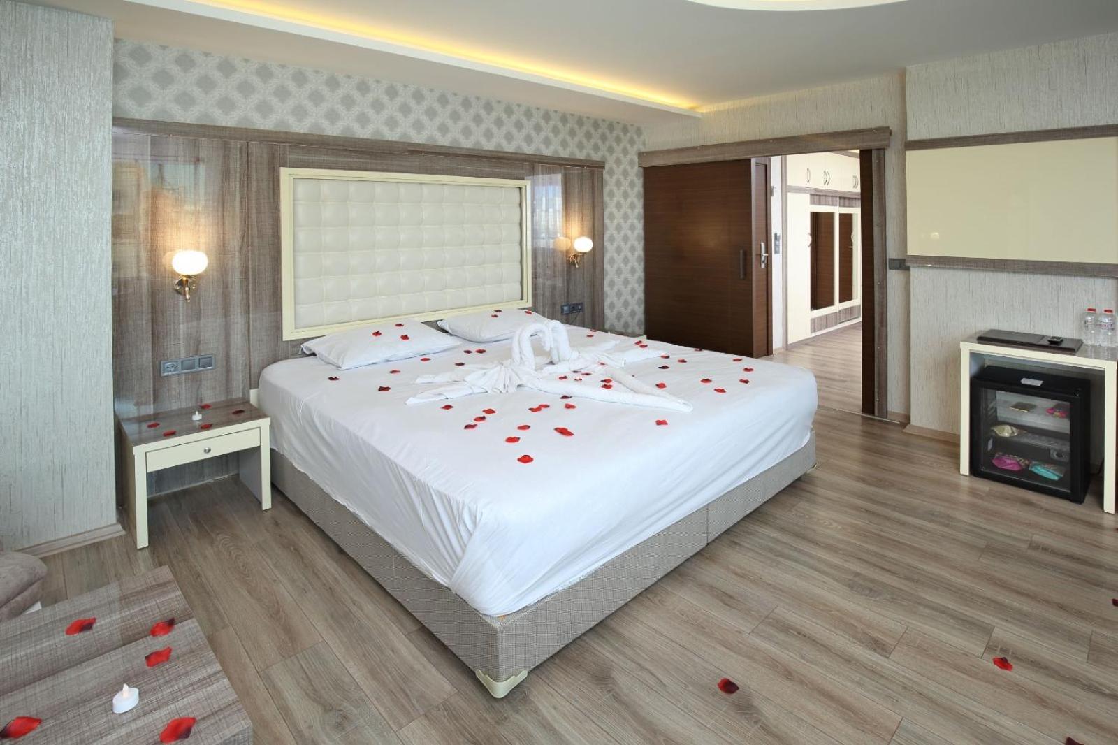 Adana Taskoeprue Hotel Eksteriør billede