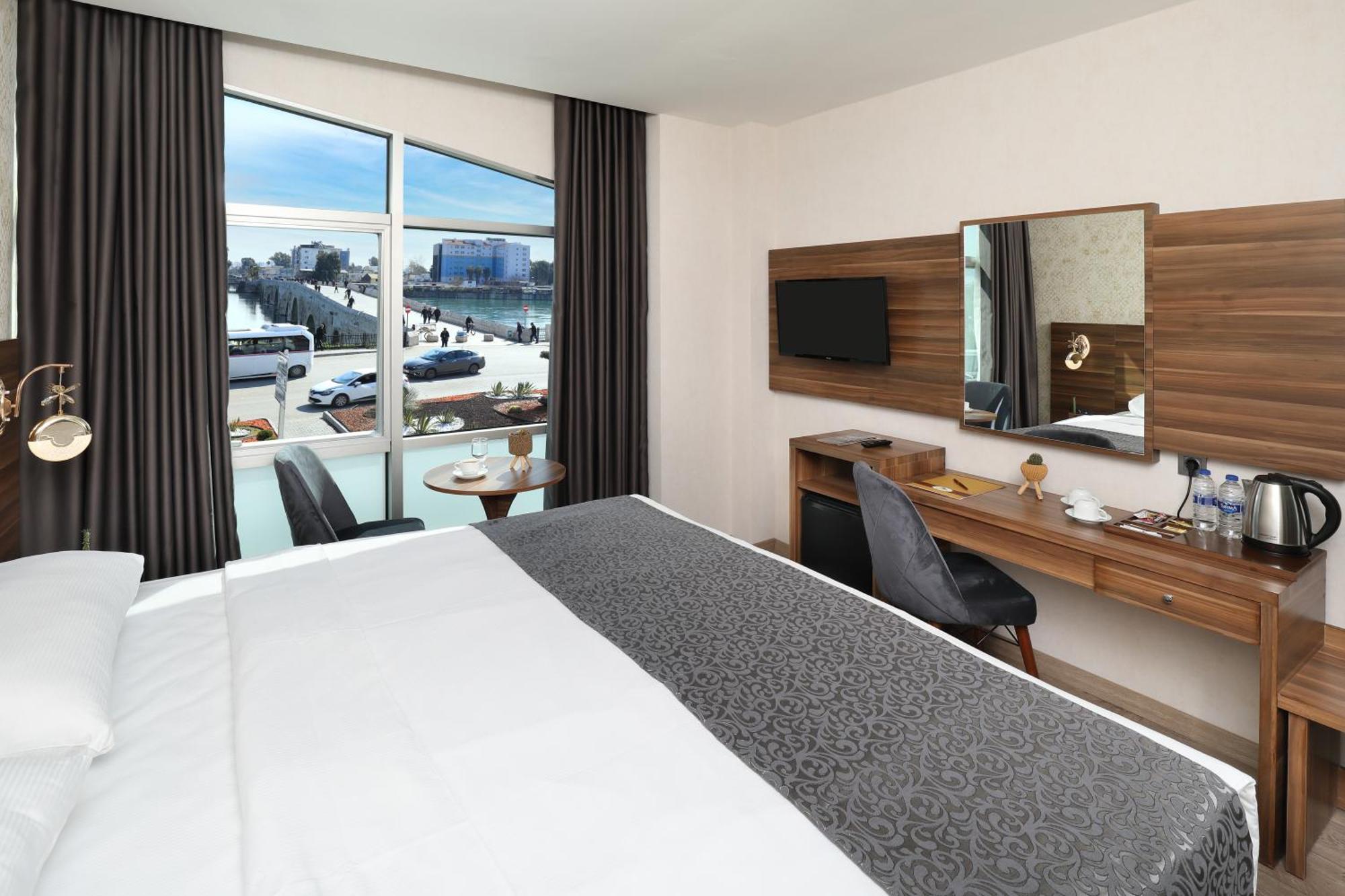 Adana Taskoeprue Hotel Eksteriør billede